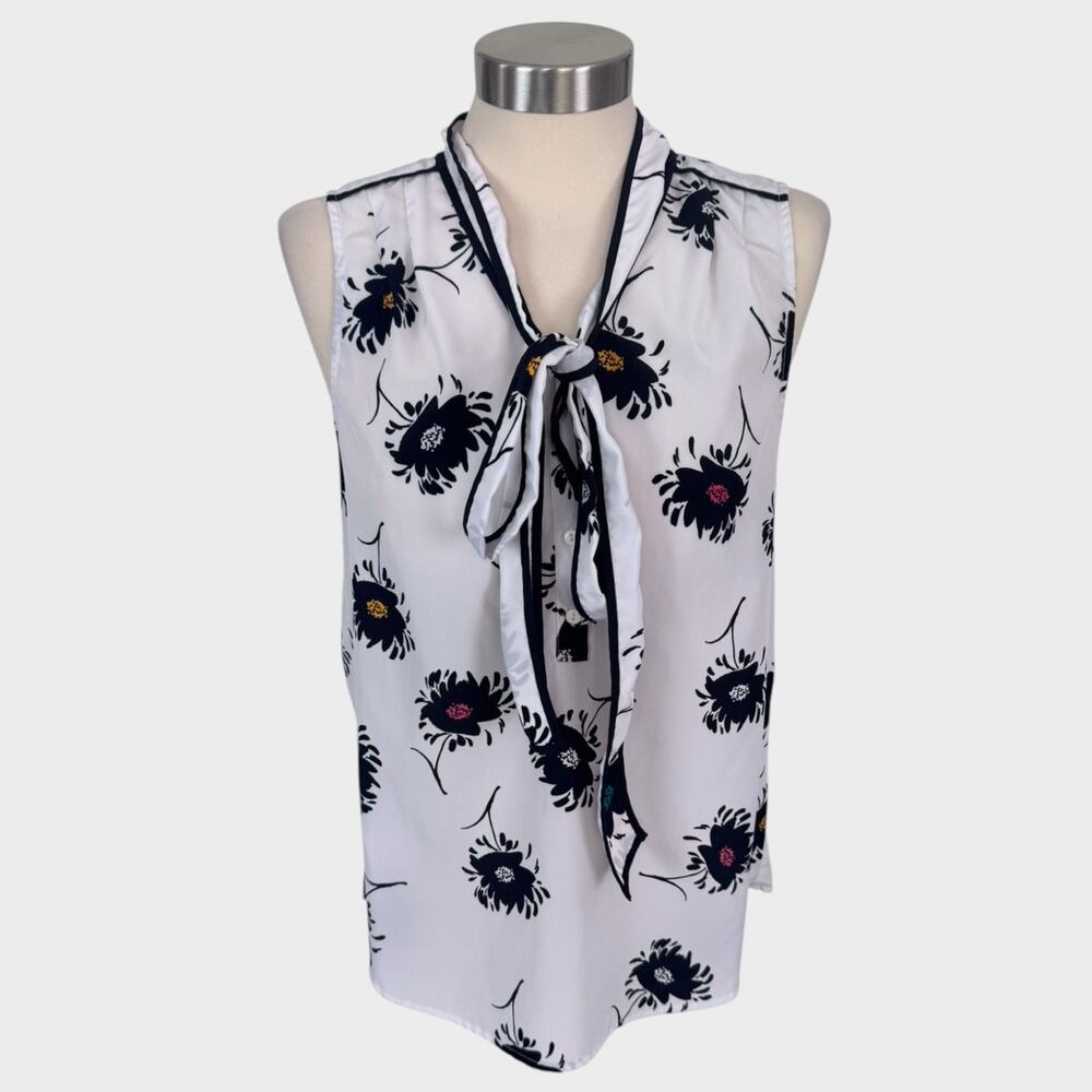 41 Hawthorn Small White with Black Floral Print Sleeveless Top Bow Front